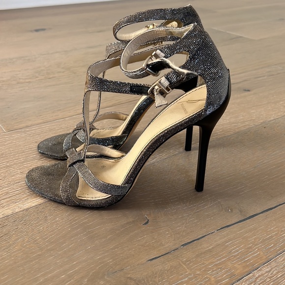 Brian Atwood silver/gold sandal - Picture 2 of 10